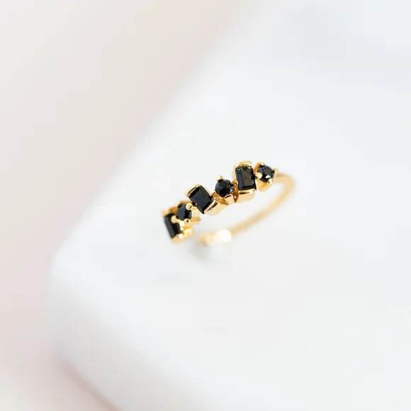 Black Stone Ear Cuff (S925) - Picture 5 of 8